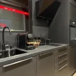 L'elegance - Charme - Secret - Jacuzzi - Parking Apartament *